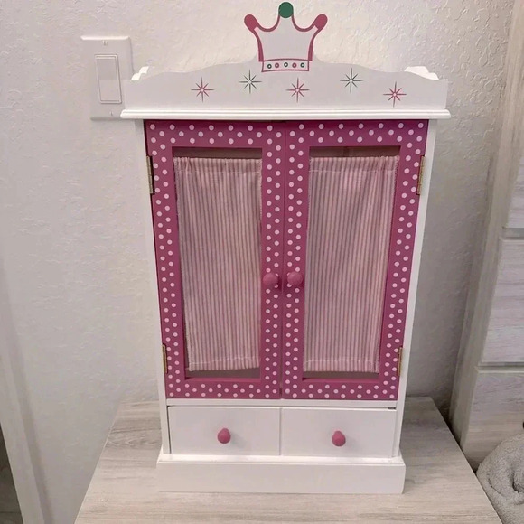 Pink and green princess wardrobe for American Girl Dolls or 18 inch dolls - Picture 2 of 8